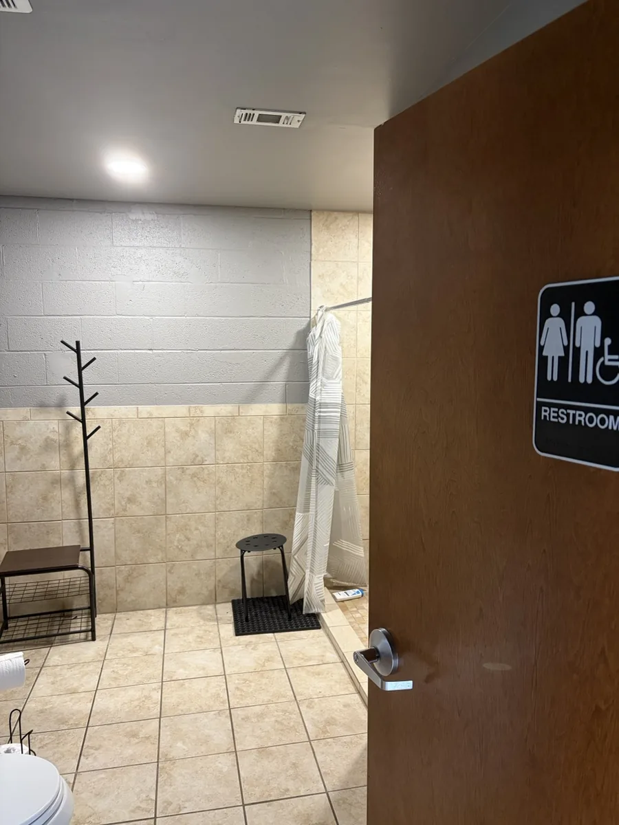 Showers + changing facilities